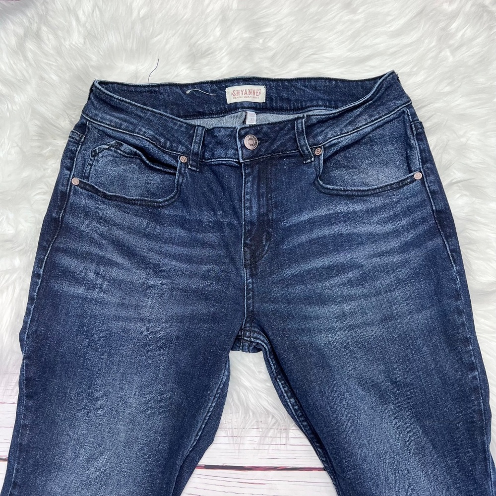 👖|•SHYANNE•| Dark Wash Flare Jeans Size 31👖 - Picture 4 of 7